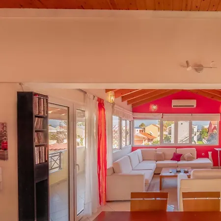 Elisavet Apts Kávos