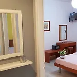 Elisavet Apts Κάβος