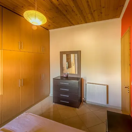 Elisavet Apts Kávos