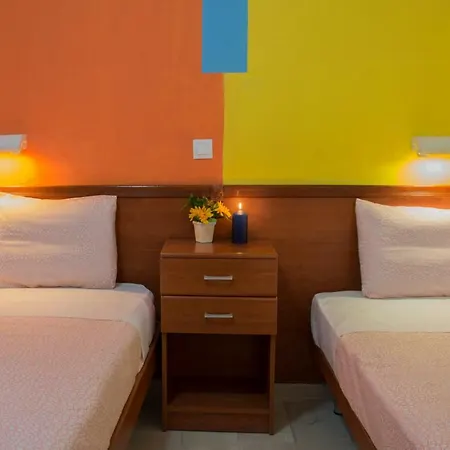 Elisavet Apts Kávos