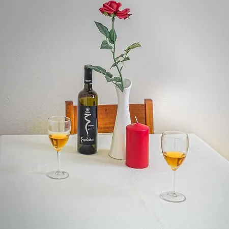 Elisavet Apts * Kávos