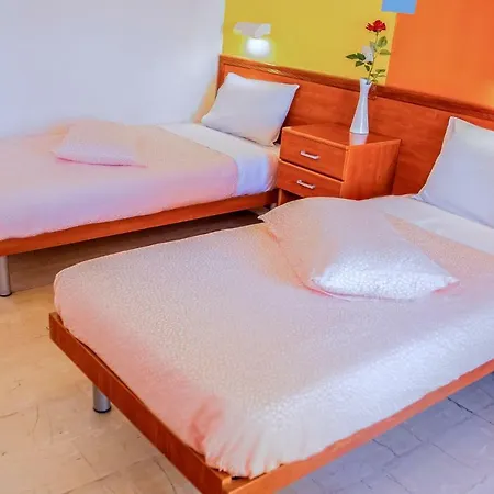 Elisavet Apts 카보스