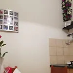 Elisavet Apts * Kávos