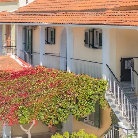 Elisavet Apts 公寓